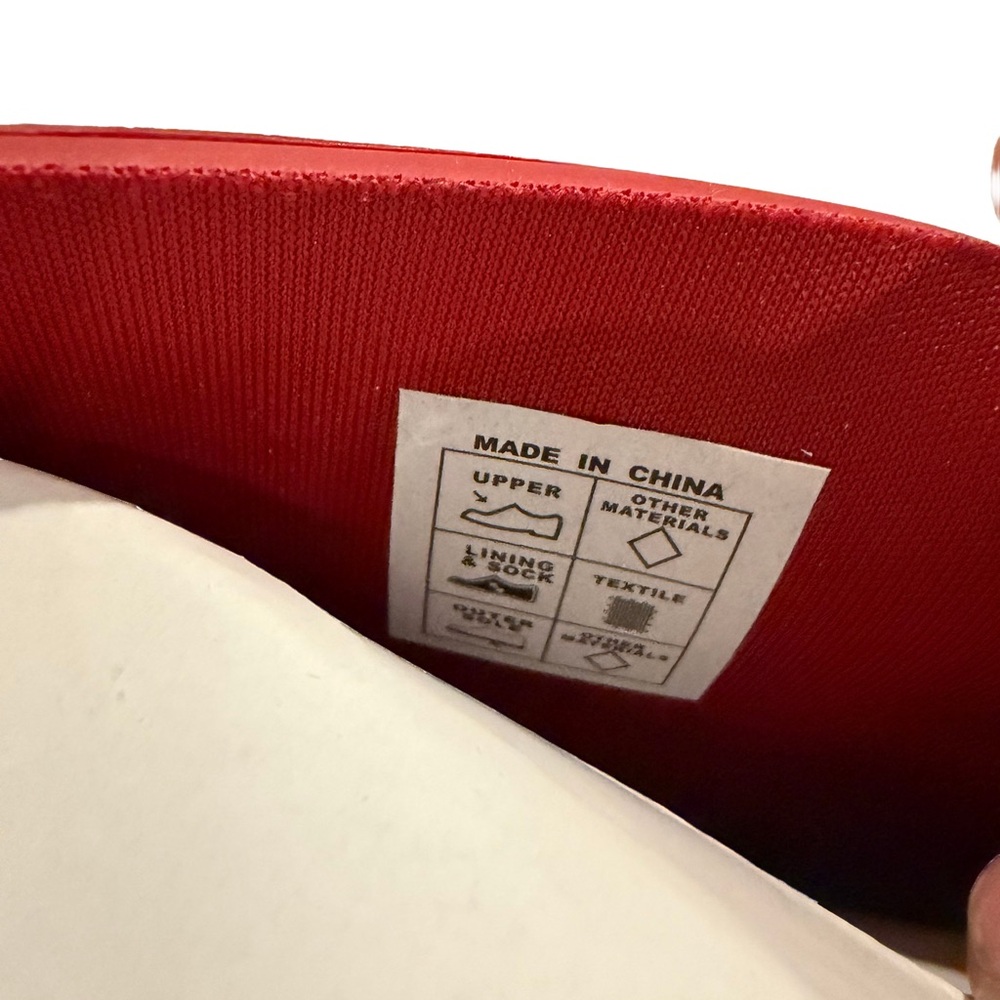 Hunter Women's Military Red Original Tall Gloss Rain Boots
Waterproof Size 7 NWT - Picture 9 of 13